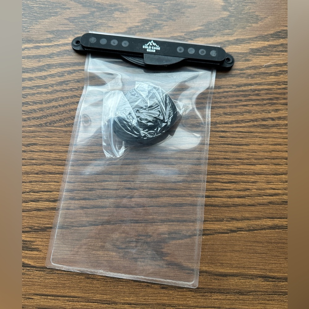 Cold case gear Water tight Phone pouch NWT